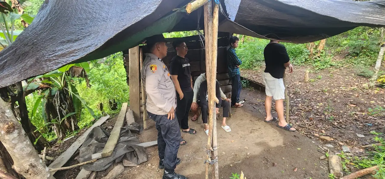 Menyapa Warga di Tengah Perkebunan: Polsek Kombi Hadirkan Polisi Humanis untuk Kamtibmas Kondusif
